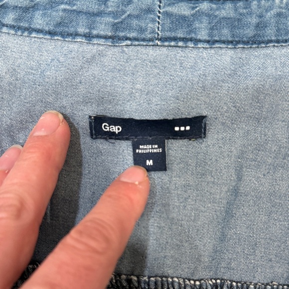 GAP Light Blue Denim Shirt - Picture 2 of 8